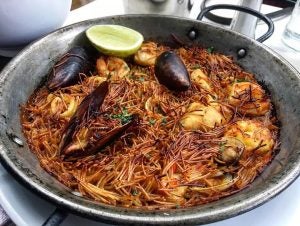 a pan of seafood fideua
